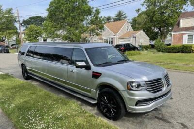 PartyBusOnline offers Lincoln Navigator Silver Limousines in NJ and NY