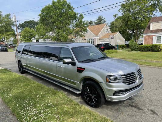 PartyBusOnline offers Lincoln Navigator Silver Limousines in NJ and NY